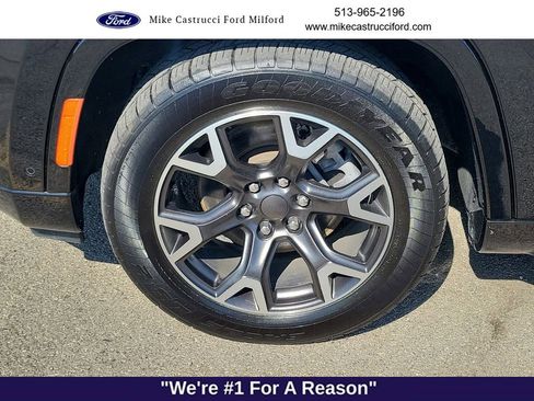 Used 2024 Jeep Wagoneer L Series III w/ Flexible Seating Group AWD/4WD image 9
