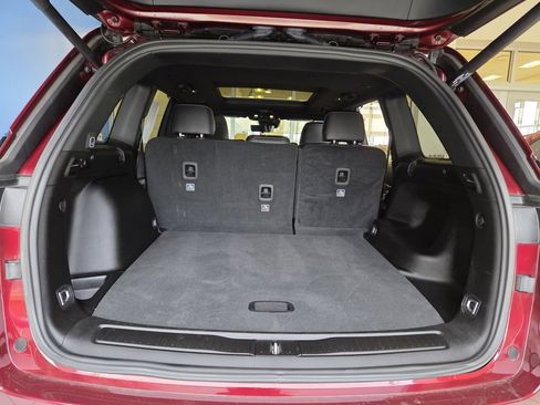 Used 2024 Jeep Grand Cherokee Limited w/ Luxury Tech Group II image 9