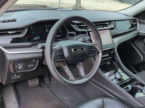 Used 2022 Jeep Grand Cherokee Limited 4xe w/ Luxury Tech Group II AWD/4WD image 10