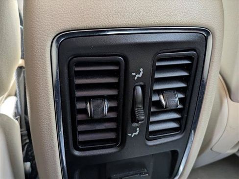 Used 2022 Jeep Grand Cherokee Laredo E w/ Security & Convenience Group AWD/4WD image 14