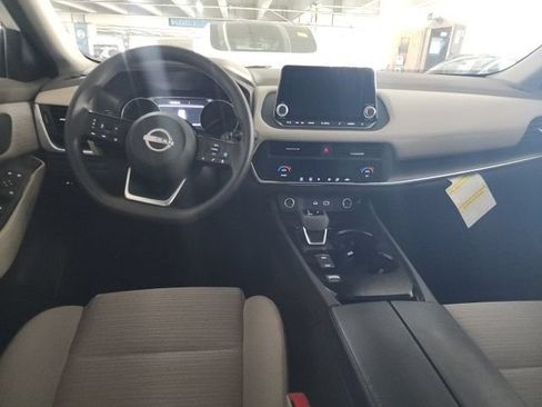 Used 2023 Nissan Rogue SV FWD image 5