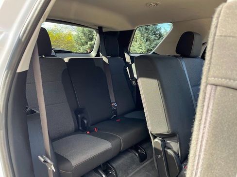 Used 2020 Chevrolet Traverse LS image 39