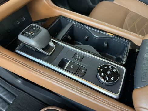 Used 2025 Nissan Pathfinder Platinum image 22