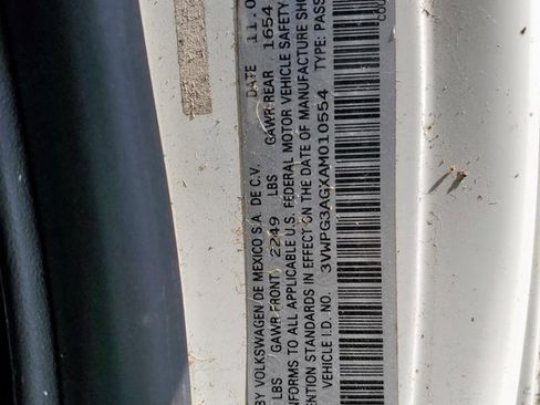 Used 2010 Volkswagen Beetle Coupe image 16