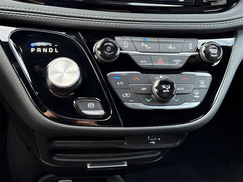 New 2026 Chrysler Pacifica Select w/ S Appearance Package image 29