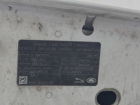 Used 2024 Land Rover Discovery S AWD/4WD image 16
