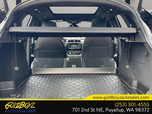 Used 2018 Jaguar F-PACE Premium image 43