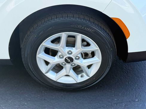 Used 2025 Kia Soul LX w/ LX Technology Package FWD image 7