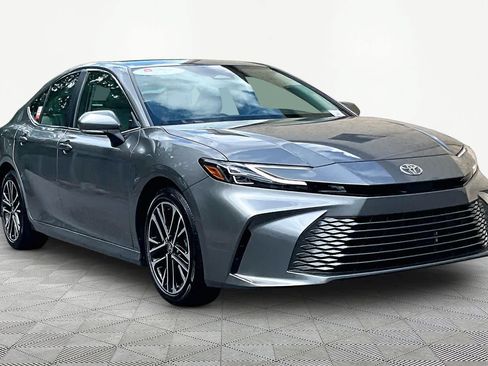 Used 2026 Toyota Camry XLE FWD image 3