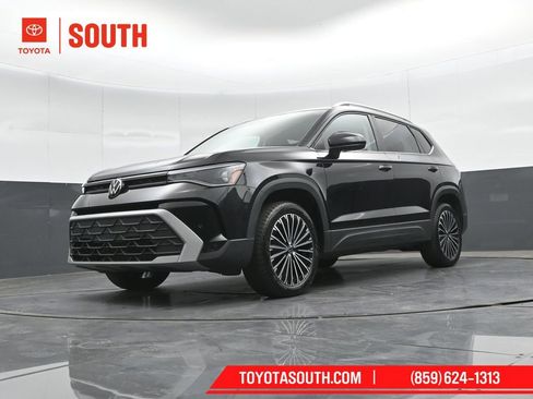 Used 2025 Volkswagen Taos SE FWD image 40