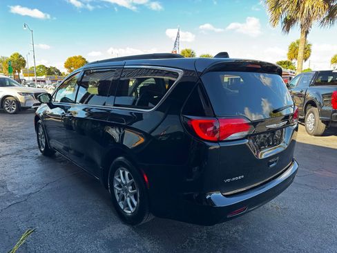 Used 2024 Chrysler Voyager LX FWD image 5