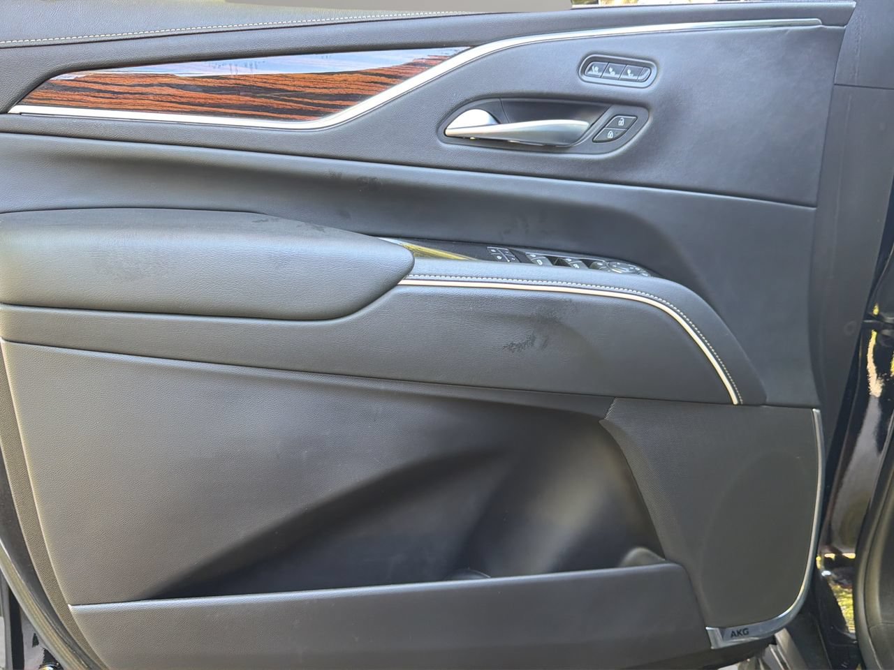 Used 2022 Cadillac Escalade Premium Luxury AWD/4WD image 10