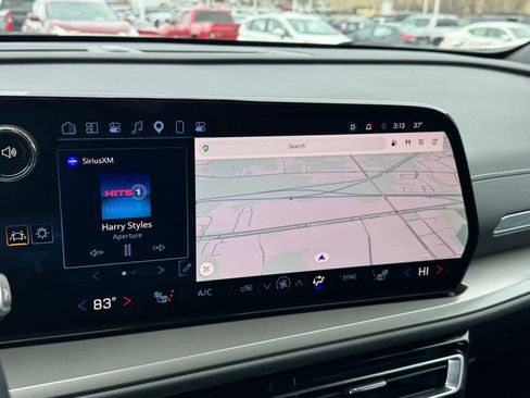 Used 2025 Chevrolet Traverse LT w/ Driver Confidence Package image 22