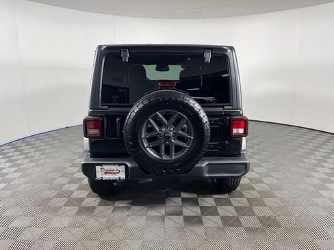 Used 2026 Jeep Wrangler Unlimited Sport AWD/4WD image 6