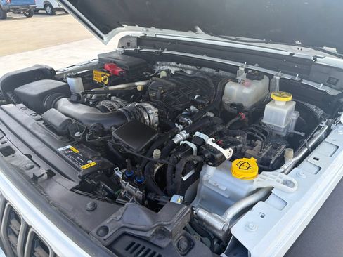 Used 2024 Jeep Gladiator Sport AWD/4WD image 32