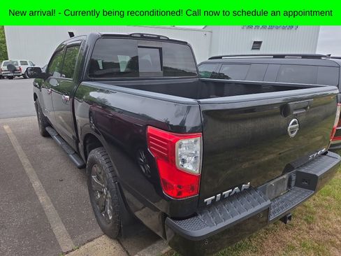 Used 2019 Nissan Titan SV w/ SV Convenience Package AWD/4WD image 3