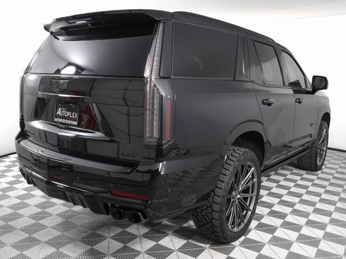 Used 2025 Cadillac Escalade V w/ LPO, ONYX Package image 6