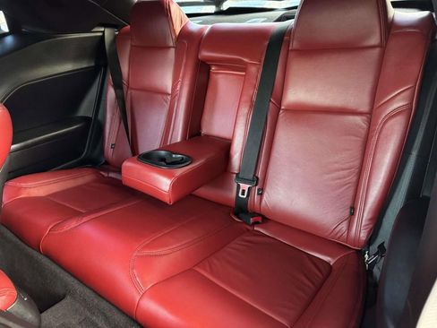 Used 2018 Dodge Challenger R/T image 9