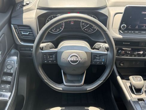 Used 2025 Nissan Rogue SV FWD image 30