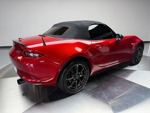 Used 2016 MAZDA MX-5 Miata Club RWD image 32