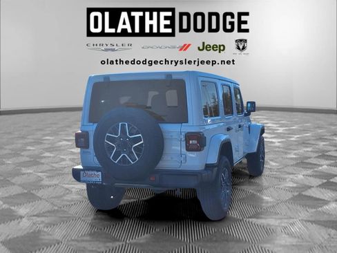 Used 2025 Jeep Wrangler Unlimited Sahara AWD/4WD image 25