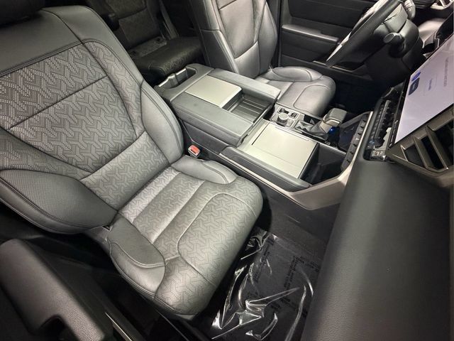 Used 2024 Toyota Sequoia Limited AWD/4WD image 28