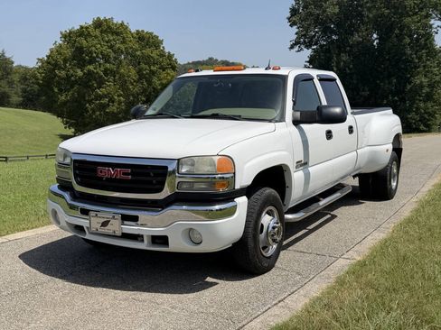 Used 2005 GMC Sierra 3500 SLT w/ Heavy-Duty Power Package AWD/4WD image 4