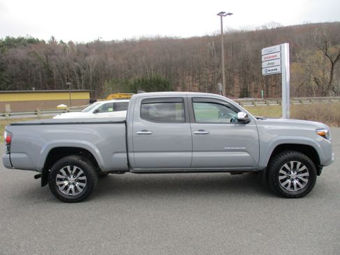 Used 2021 Toyota Tacoma Limited image 4