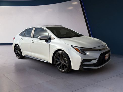 Used 2024 Toyota Corolla SE w/ SE Premium Package image 7