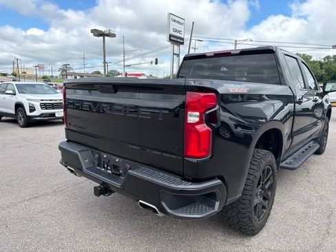 Used 2021 Chevrolet Silverado 1500 LT Trail Boss w/ LPO, Dark Essentials Package AWD/4WD image 17