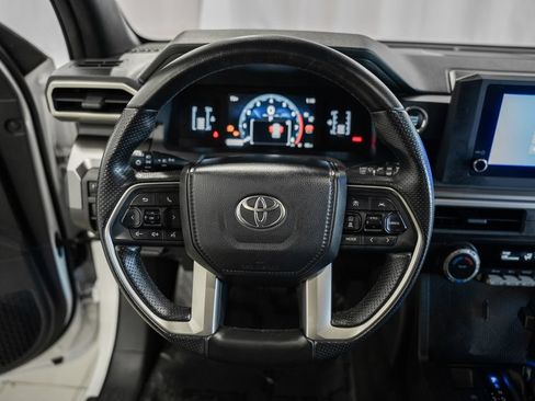 Used 2025 Toyota 4Runner SR5 AWD/4WD image 29