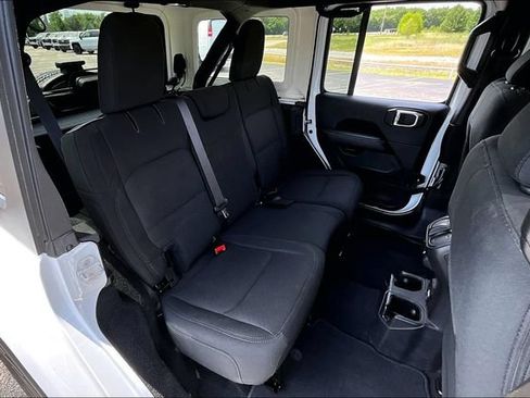 Used 2019 Jeep Wrangler Unlimited Sahara w/ Safety Group AWD/4WD image 25