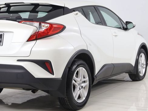 Used 2021 Toyota C-HR LE image 41