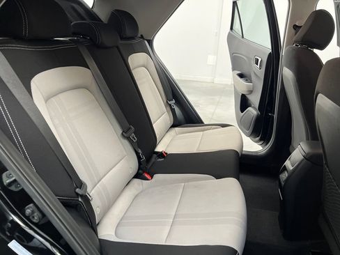 Used 2025 Hyundai Venue SEL image 17