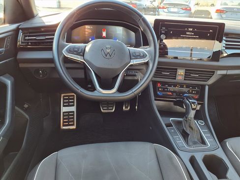 Used 2025 Volkswagen Jetta Sport image 2