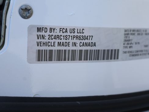 Used 2023 Chrysler Pacifica Limited FWD image 32