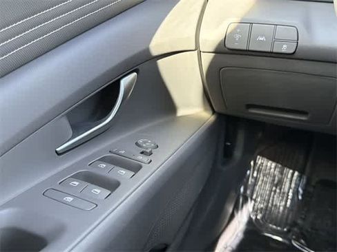 Certified 2022 Hyundai Elantra SEL w/ Convenience Package image 14