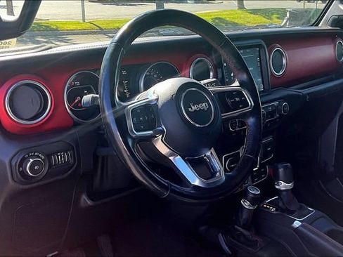 Used 2018 Jeep Wrangler Unlimited Rubicon AWD/4WD image 14