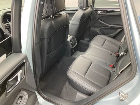 Used 2025 Porsche Macan AWD/4WD image 21