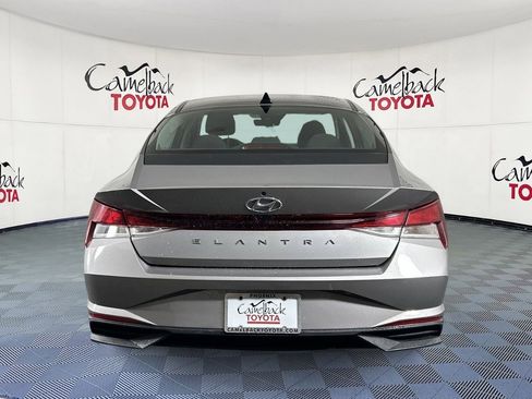 Used 2021 Hyundai Elantra SE image 7