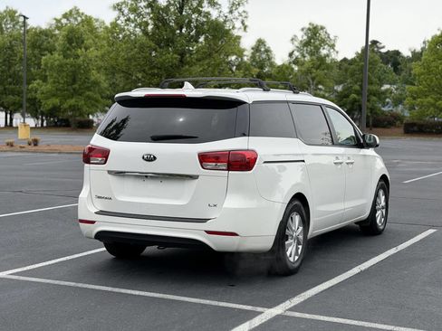 Used 2016 Kia Sedona LX FWD image 4