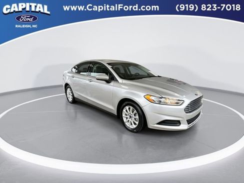 Used 2016 Ford Fusion S image 2