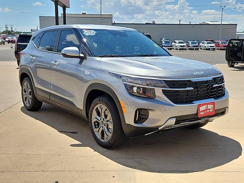 Used 2026 Kia Seltos LX AWD/4WD image 4