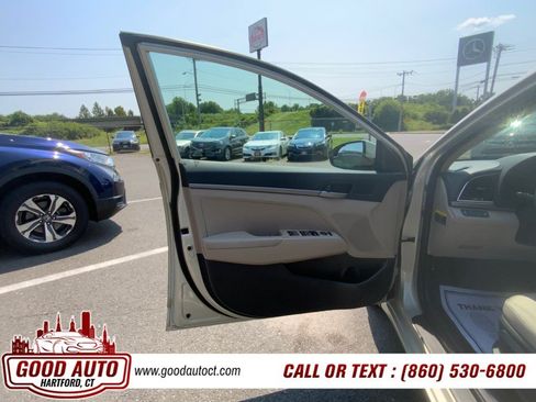 Used 2017 Hyundai Elantra SE w/ Cargo Package FWD image 9