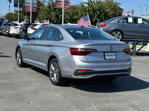 Used 2024 Volkswagen Jetta SE FWD image 4