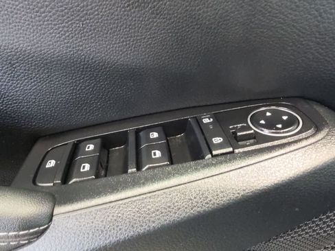 Used 2025 Kia Seltos S FWD image 16