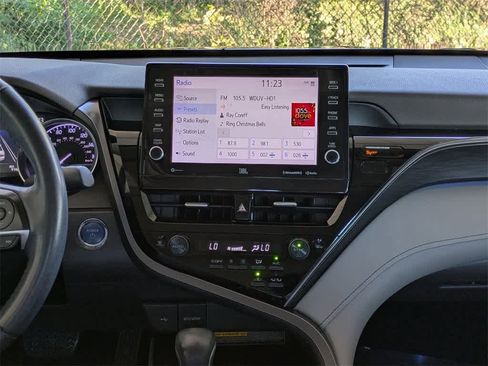 Used 2021 Toyota Camry XLE w/ Navigation Upgrade Package image 19