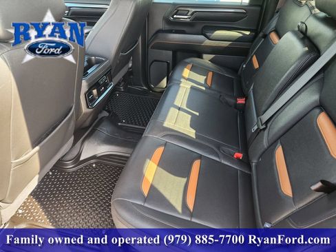 Used 2024 GMC Sierra 2500 AT4 w/ AT4 Premium Plus Package AWD/4WD image 18