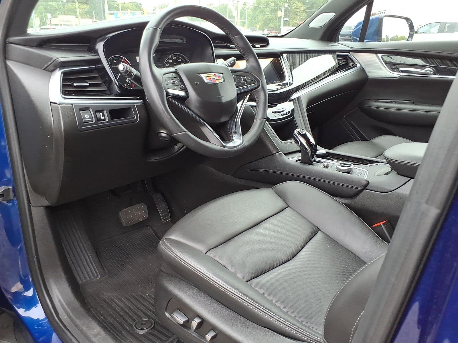 Used 2024 Cadillac XT6 Premium Luxury AWD/4WD image 15