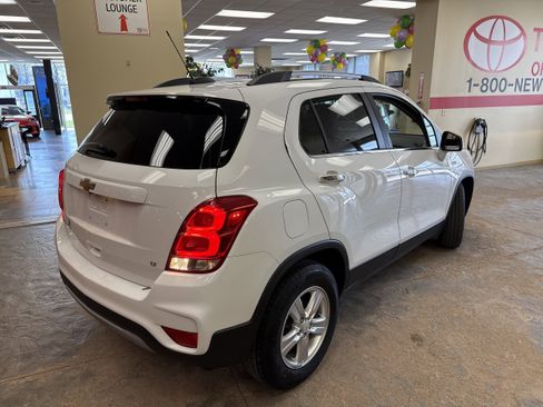 Used 2018 Chevrolet Trax LT w/ LT Convenience Package FWD image 9